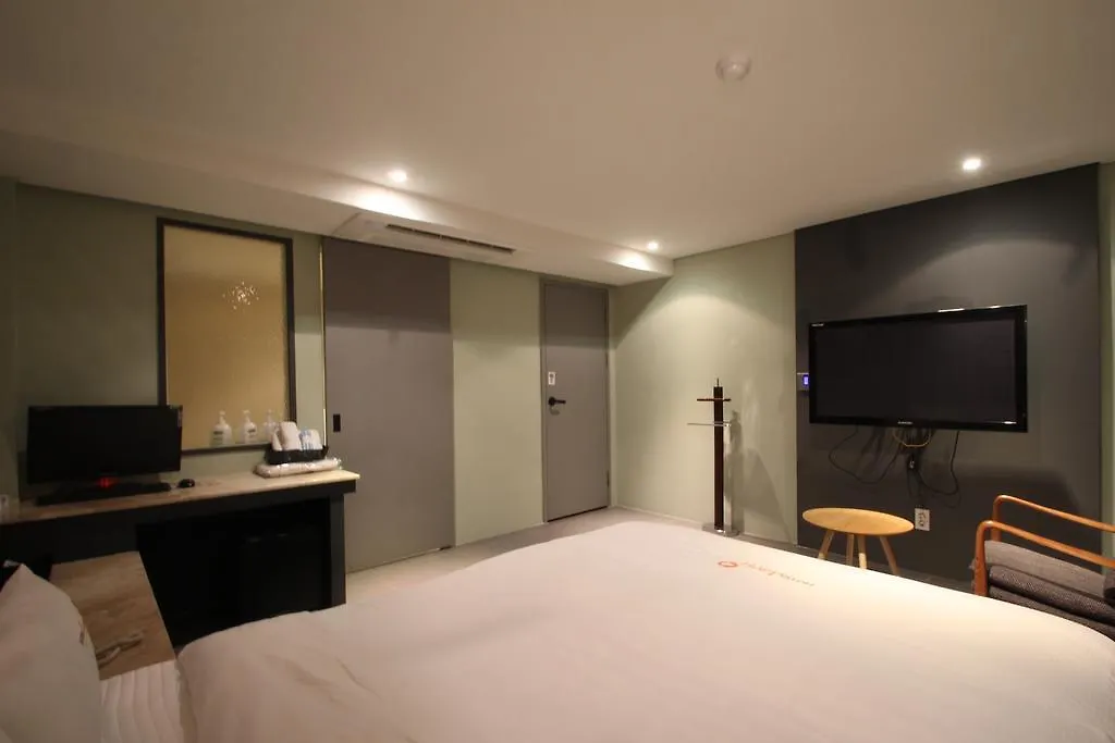 Lazzi Motel Busan