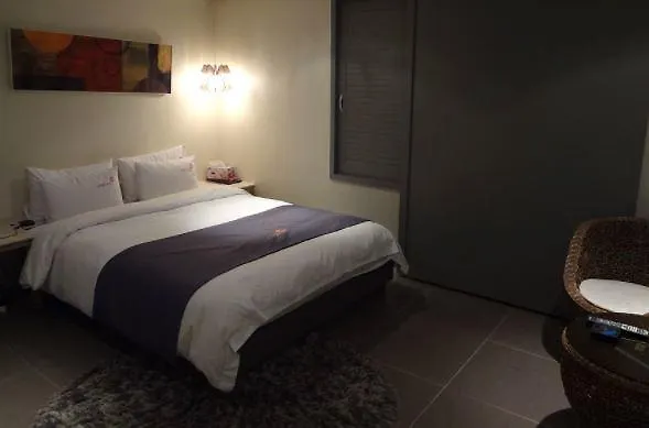 Lazzi Motel Busan
