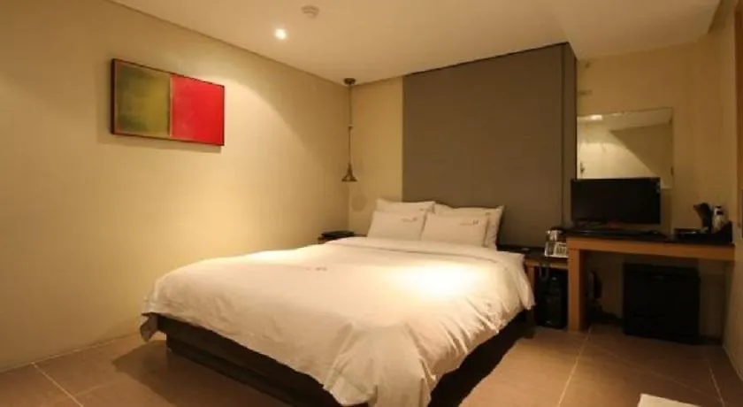 Lazzi Motel Busan 3*,