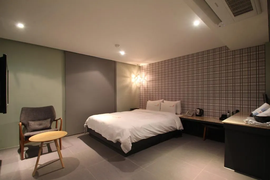 Lazzi Motel Busan