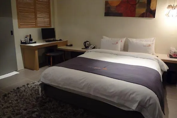 Lazzi Motel Busan 3*,