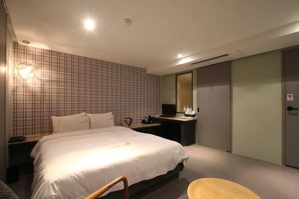 Lazzi Motel Busan