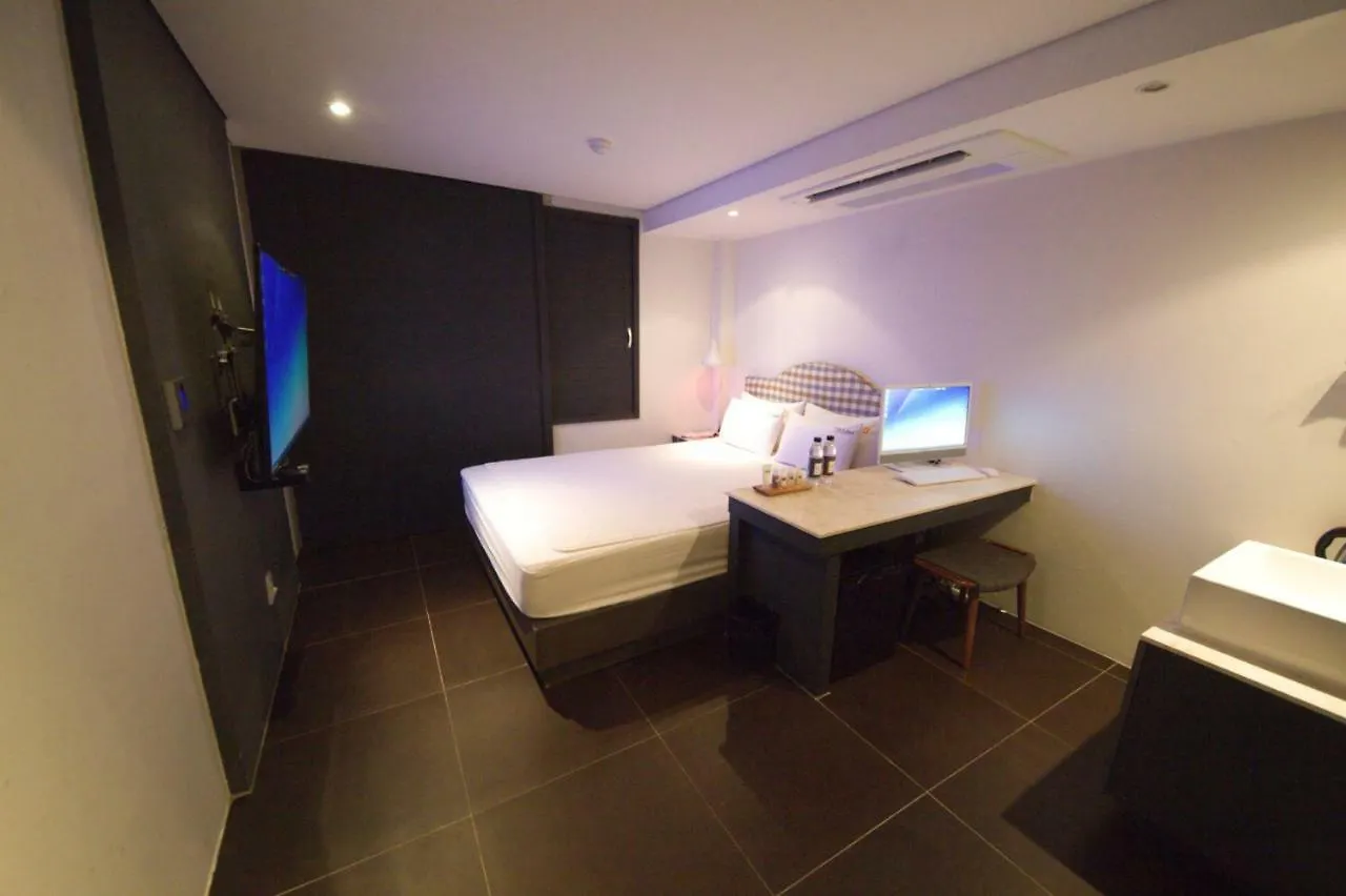 Lazzi Motel Busan