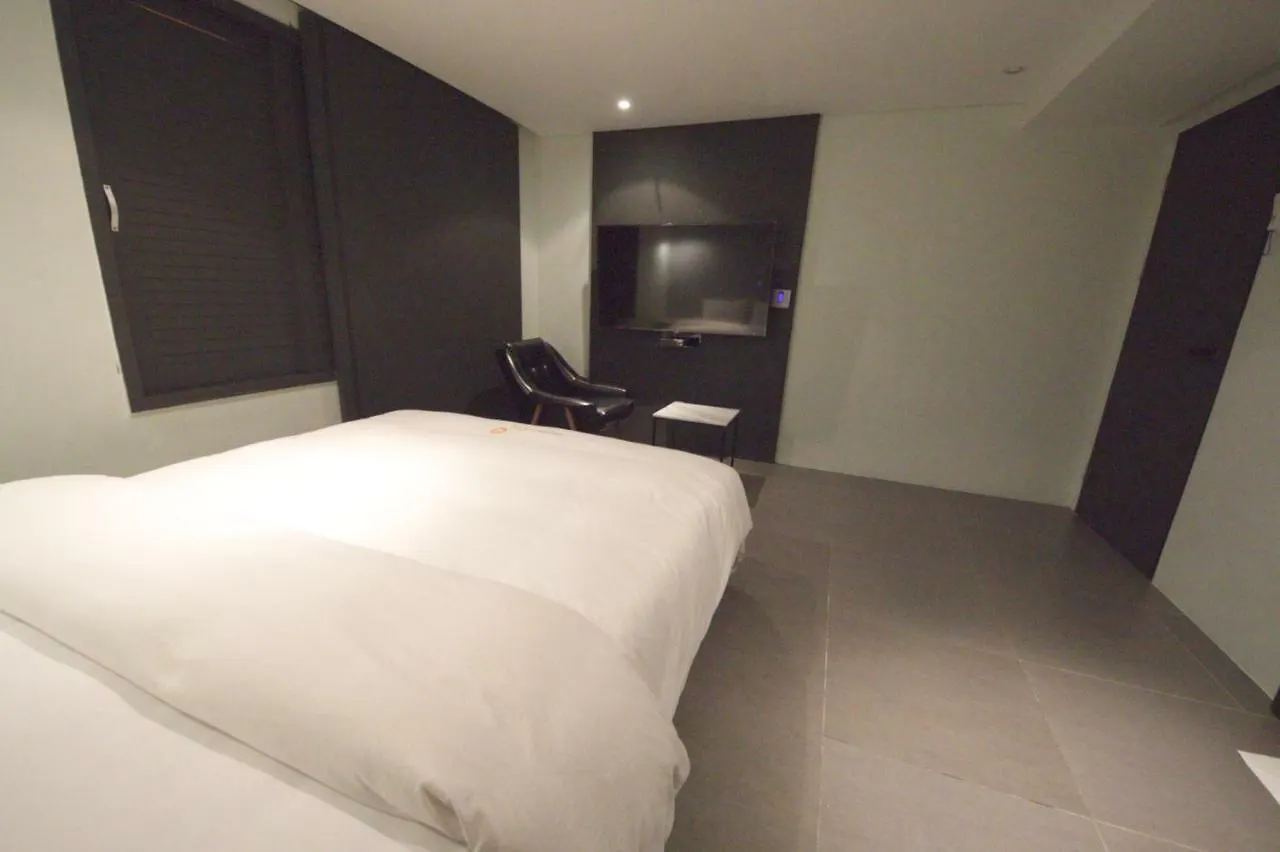 Lazzi Motel Busan