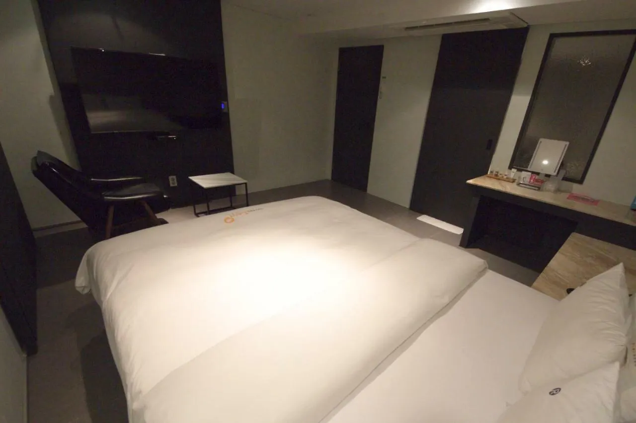 Lazzi Motel Busan