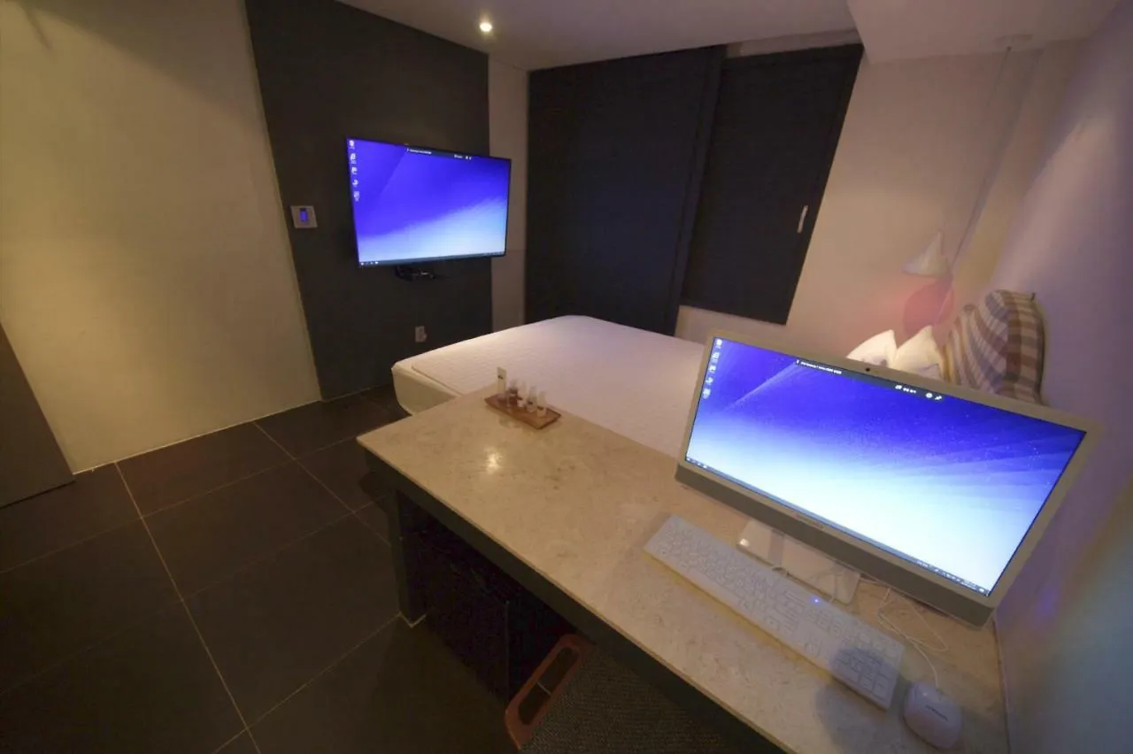 Lazzi Motel Busan